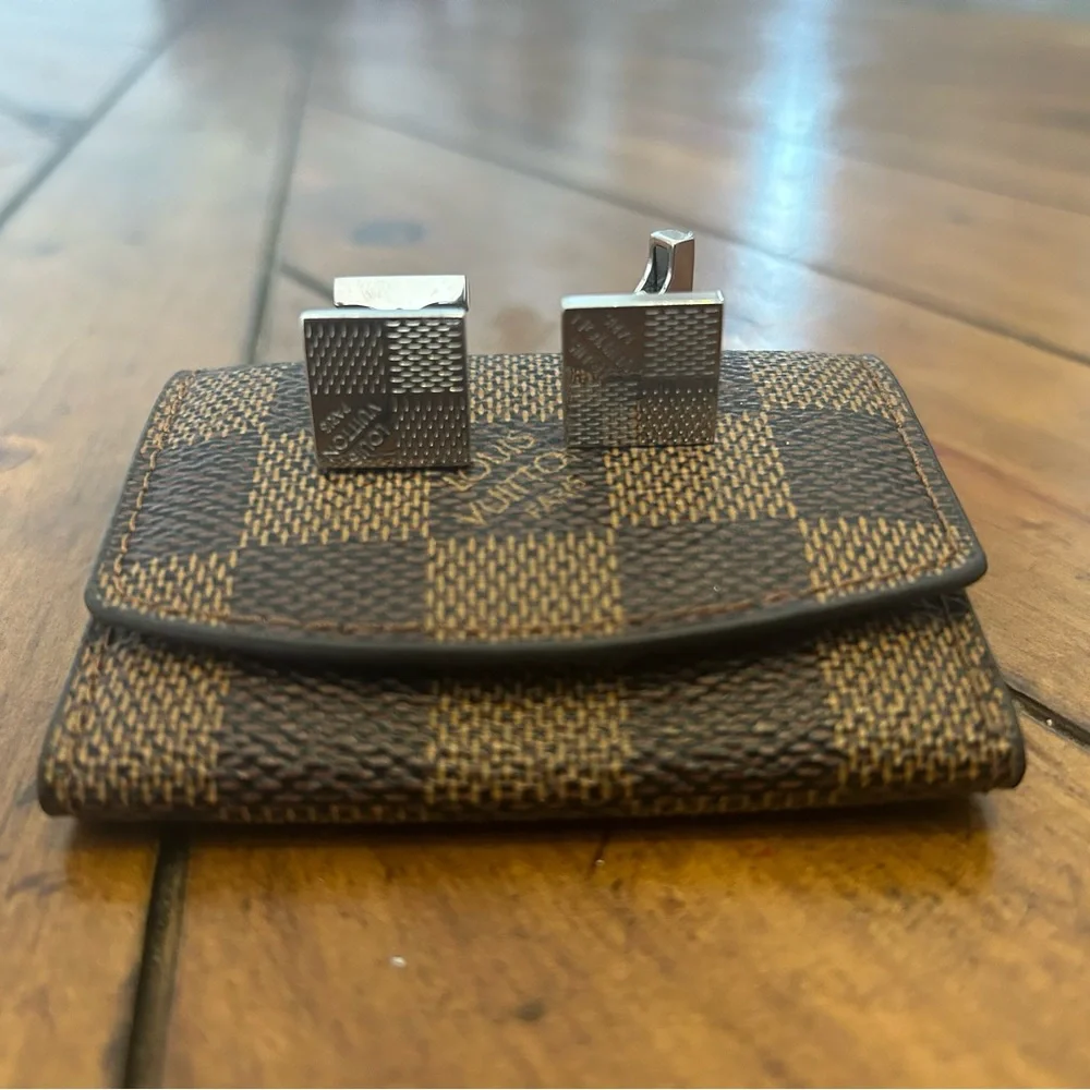 Louis Vuitton Mens handcuff links with case - Picture 2 of 7